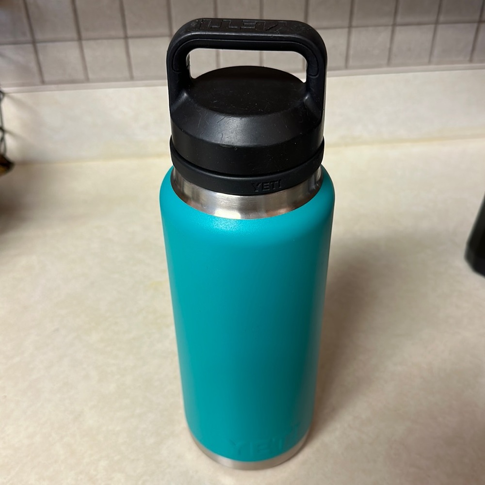 Yeti Rambler w Chug Cap